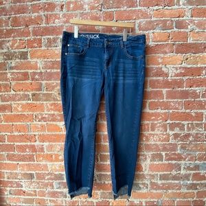 PLUS SIZE Raw Hem Jeans